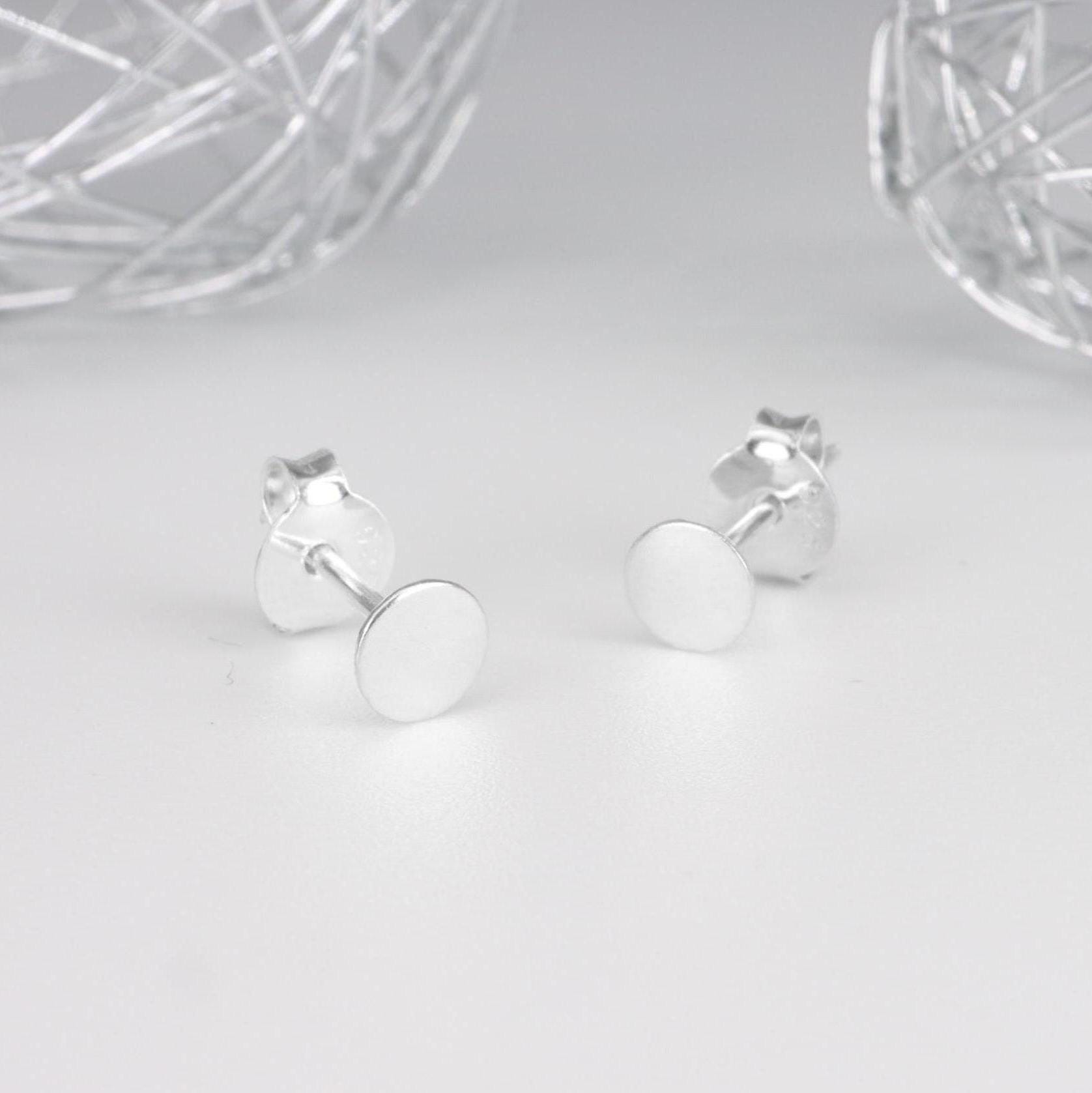 Süße Kleine 925 Sterling Silber Ohrstecker Kreis Ohrschmuck Kinder Minimalistisch Push-Back Ohrringe Geschenk Süße Kleine 925 Sterling Silber Ohrstecker Kreis Ohrschmuck Kinder Minimalistisch Push-Back Ohrringe Geschenk von BenSchumacherShop