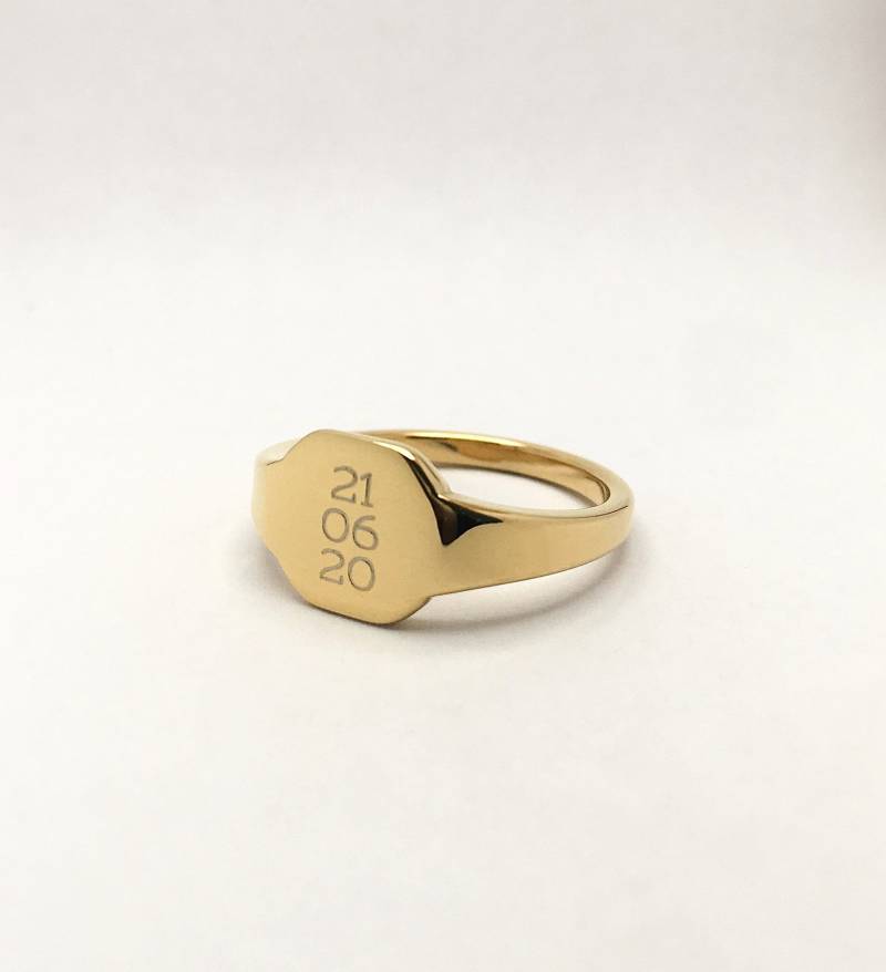 Unisex Gravur Siegelring Personalisierbar Statement Ring Individualisierbar Gold Herrenring Name Initial Datum Symbol Gravurring Geschenk Unisex Gravur Siegelring Personalisierbar Statement Ring Individualisierbar Gold Herrenring Name Initial Datum Symbol Gravurring Geschenk von BenSchumacherShop