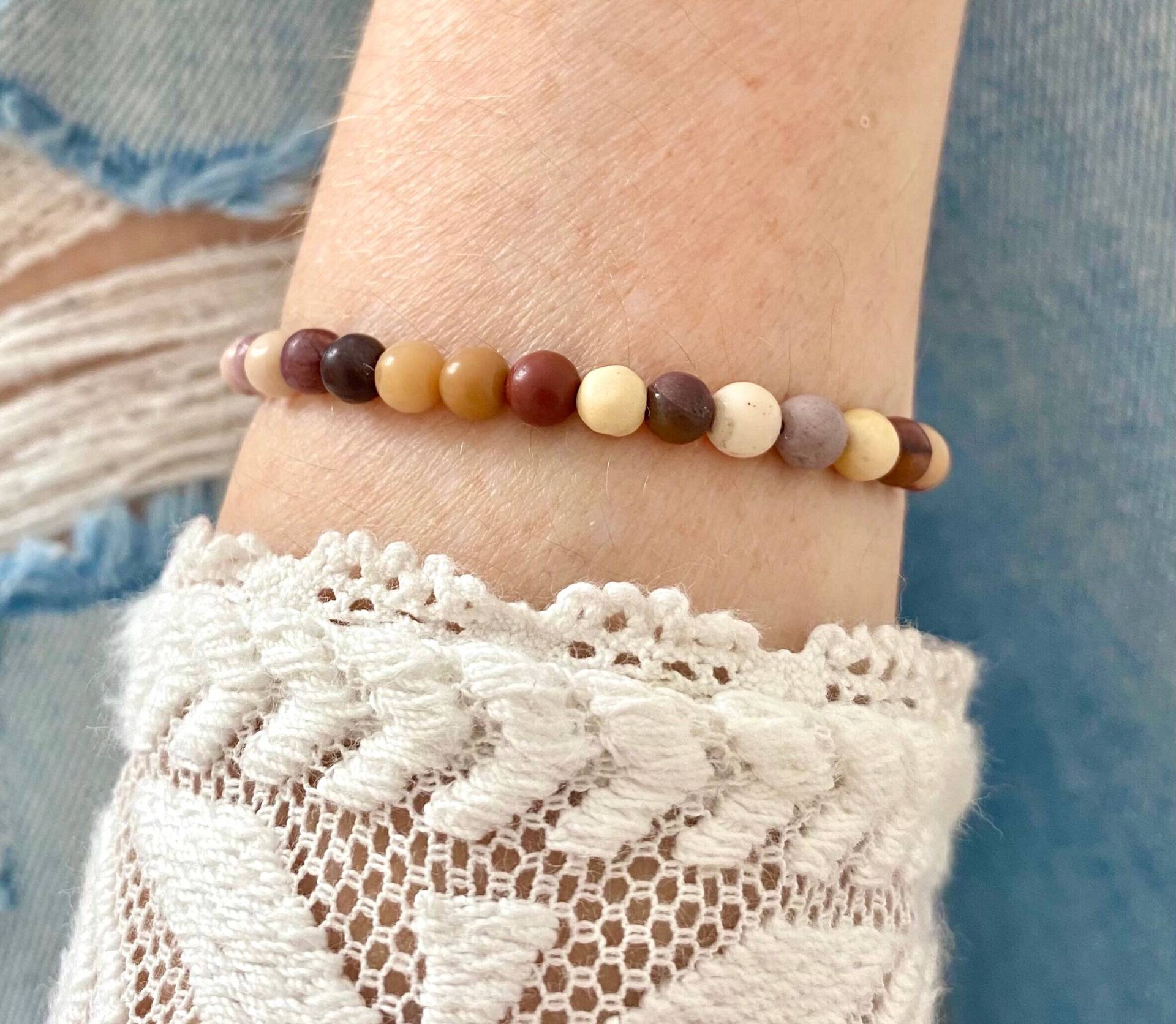 Zartes Perlenarmband Mookait Edelstein Freundschaftsarmband Partnerarmband Unisex Geschenk Schmuck von BenSchumacherShop