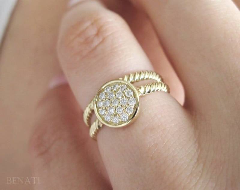 Zierliches 14K Gold Diamant Ehering Set Gedrehtes Seilband von Benati