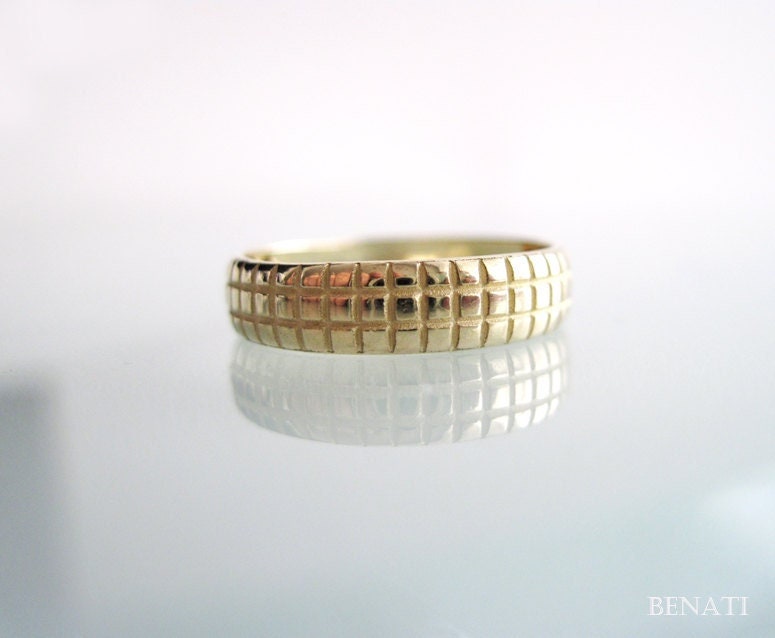 Facettierter Ehering Aus 585Er Gelbgold Moderner Pixelring von Benati