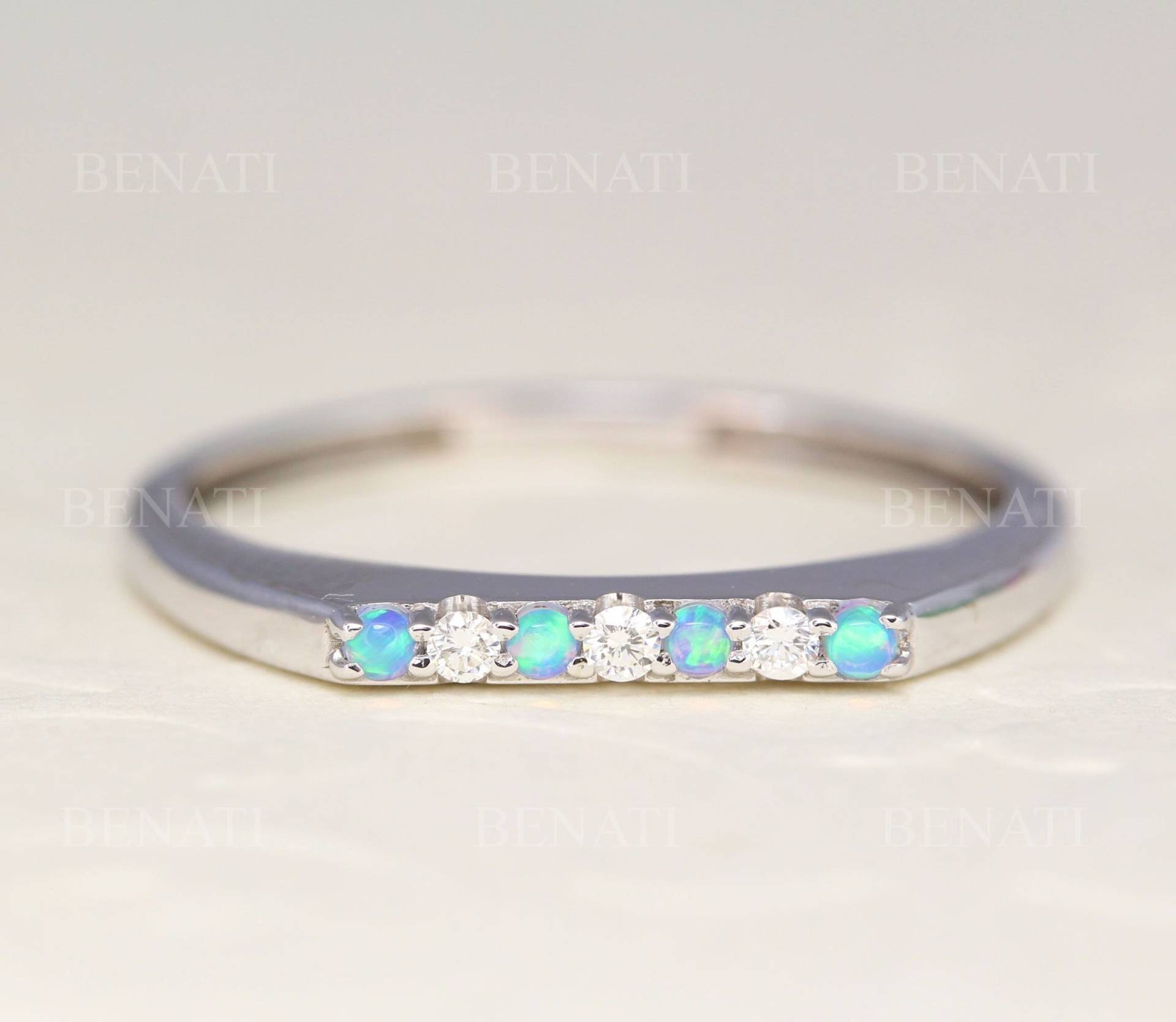 Opal Und Diamant Eternity Band, Ring, Bar Ehering, Dünne Stapelring, Weihnachtsgeschenk von Benati