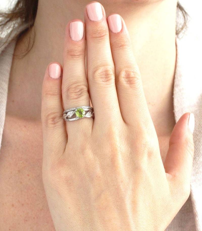 Peridot Verlobungsring Set 14K Weißgold Blatt Zweig Ehering von Benati