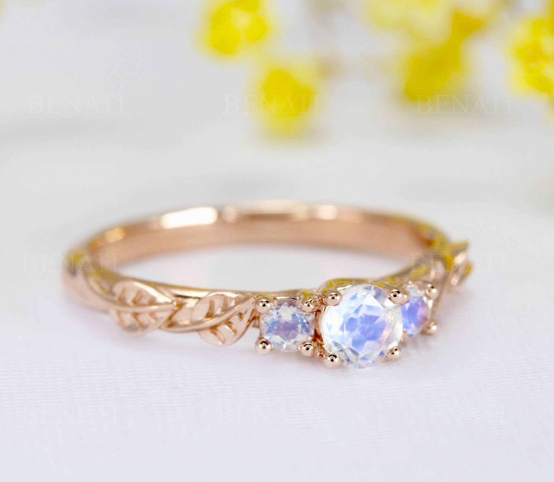 Rose Gold Mondstein Blatt Ring, Boho Verlobungsring, 18K Natur Versprechen 14K Roségold Regenbogen Vintage Ring von Benati