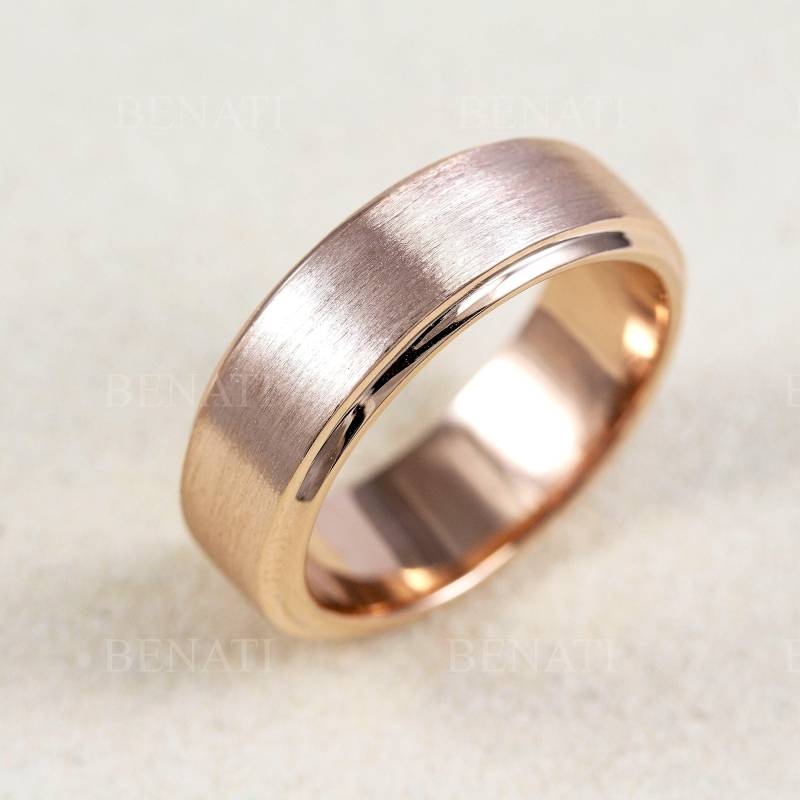 7 Mm Roségold-Herrenring Abgesetzte, Abgeschrägte Kante 7 Mm Roségold-Herrenring Abgesetzte, Abgeschrägte Kante von BenatiBridal