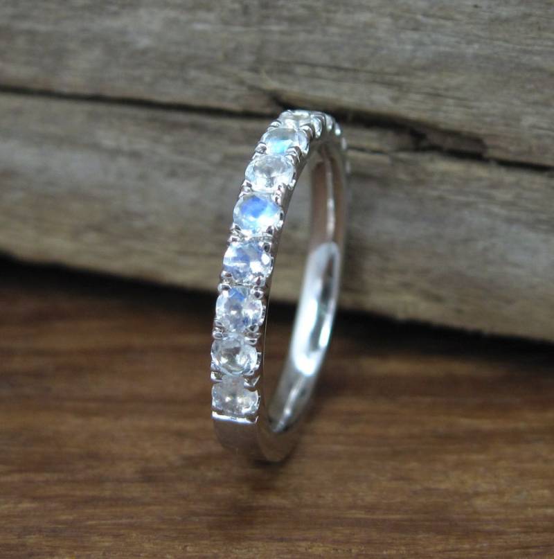 14K Gold Mondstein Eternity Ehering Versprechen Ring von BenatiBridal