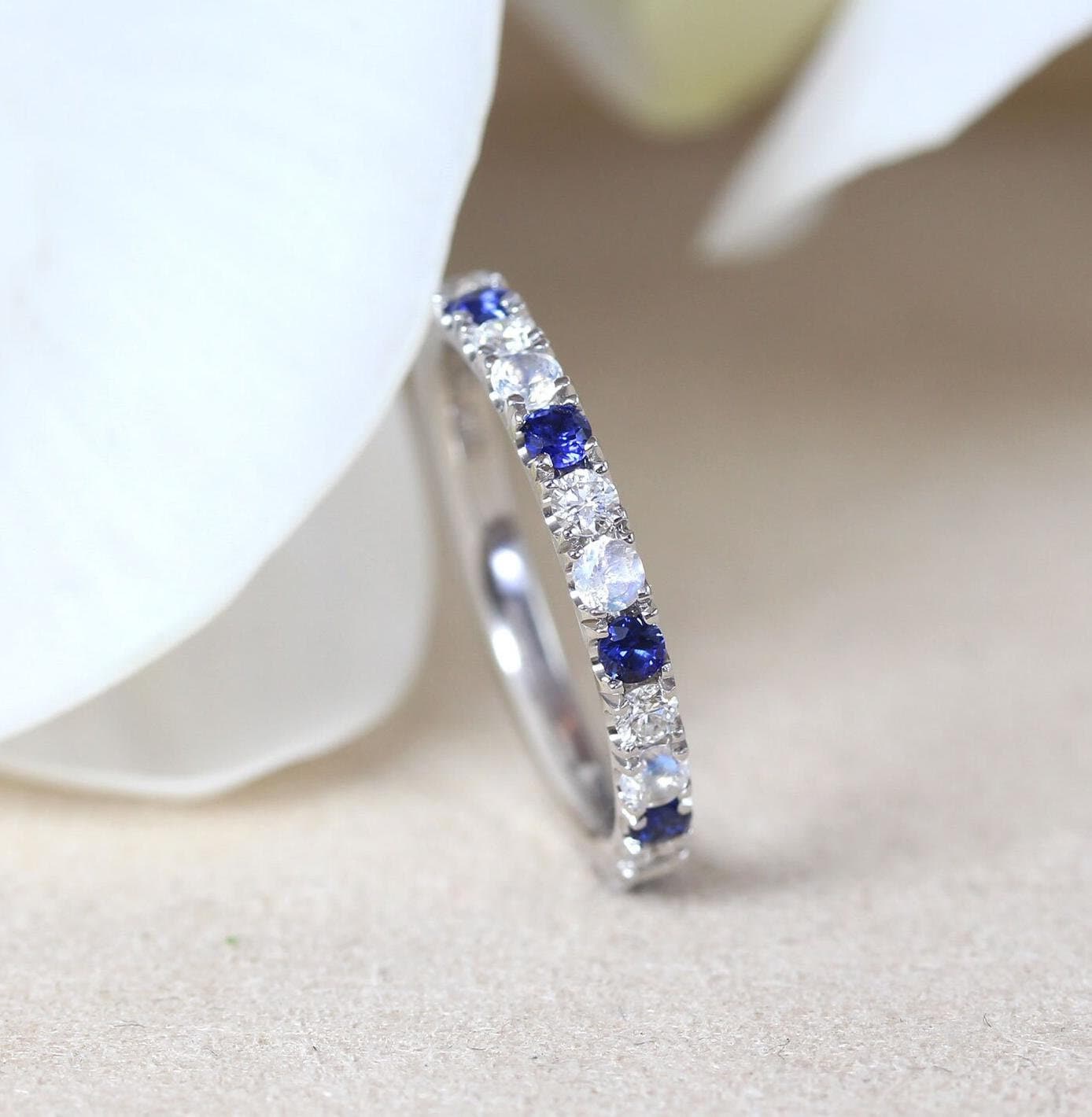 Saphir, Diamant & Mondstein Eternity Band 14K Weißgold Ehering von BenatiBridal