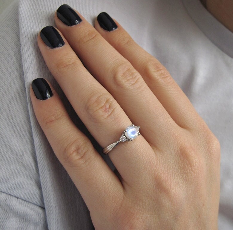Vintage Regenbogen Mondstein Verlobungsring 585Er Weißgold, Diamant Akzente von BenatiBridal