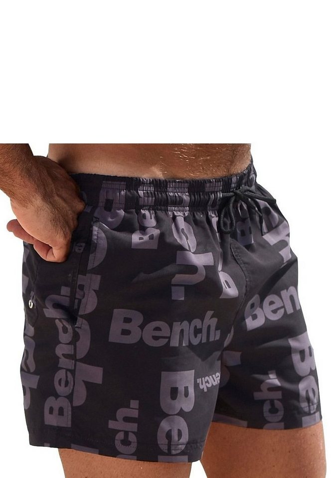 Bench. Badeshorts kurze oder lange Form von Bench.