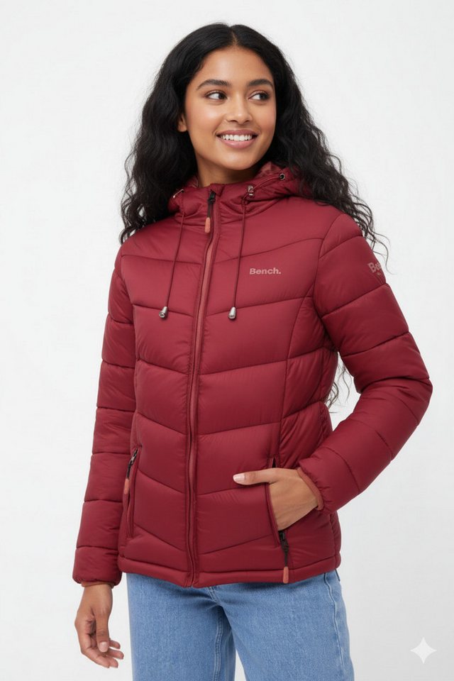 Bench. Steppjacke JIYRA leichte, taillierte Übergangsjacke mit breiter Steppung und Kapuze von Bench.