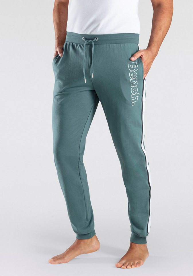 Bench. Loungewear Sweathose mit aufgesetzten Streifen an der Seite und Logodruck von Bench. Loungewear