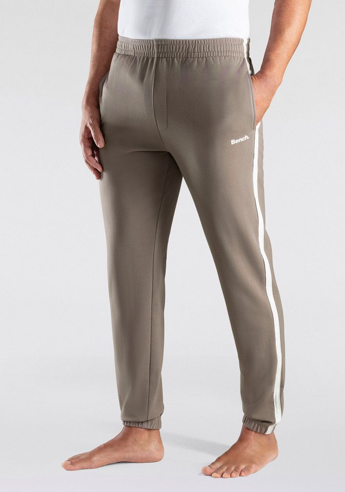 Bench. Loungewear Relaxhose lange Relaxhose, Sweathose aus leichter Sweat-Qualität von Bench. Loungewear