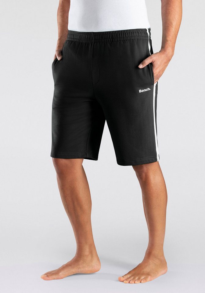 Bench. Loungewear Sweatshorts kurze Relaxshort, Jogginghose, weicher Sweat-Qualität von Bench. Loungewear
