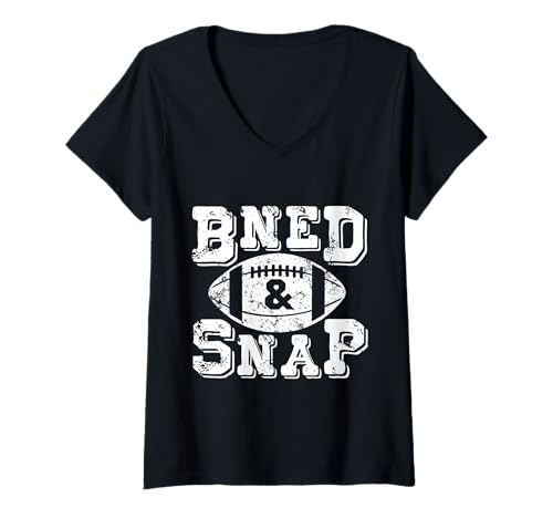 Damen Bend and Snap Football | Funny Cute Game Day Touchdown T-Shirt mit V-Ausschnitt Damen Bend and Snap Football | Funny Cute Game Day Touchdown T-Shirt mit V-Ausschnitt von Bend and Snap Football Game