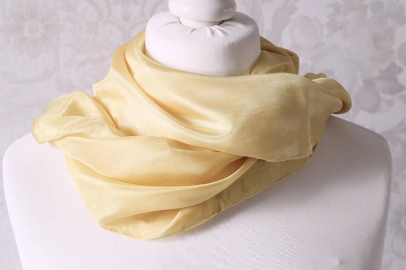 Gelbes Tuch Seide Seidentuch Hellgelb Uni 90 X cm Handarbeit von BendelartShop