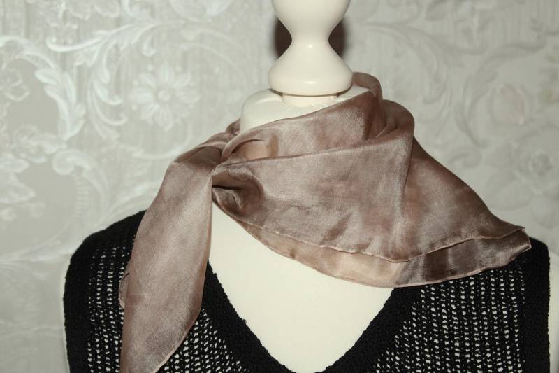 Kleines Tuch Seide Nicki Seidentuch Braun 55 X cm Geschenk Für Oma von BendelartShop