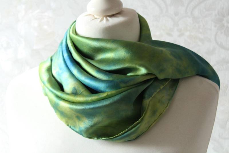 Satin Seidentuch Fantasie in Grün Blau Tuch Geschenk Handarbeit von BendelartShop