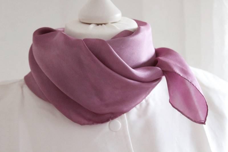 Seidentuch Beere Violettes Handcoloriertes Tuch Aus Seide Geschenk Frauen von BendelartShop