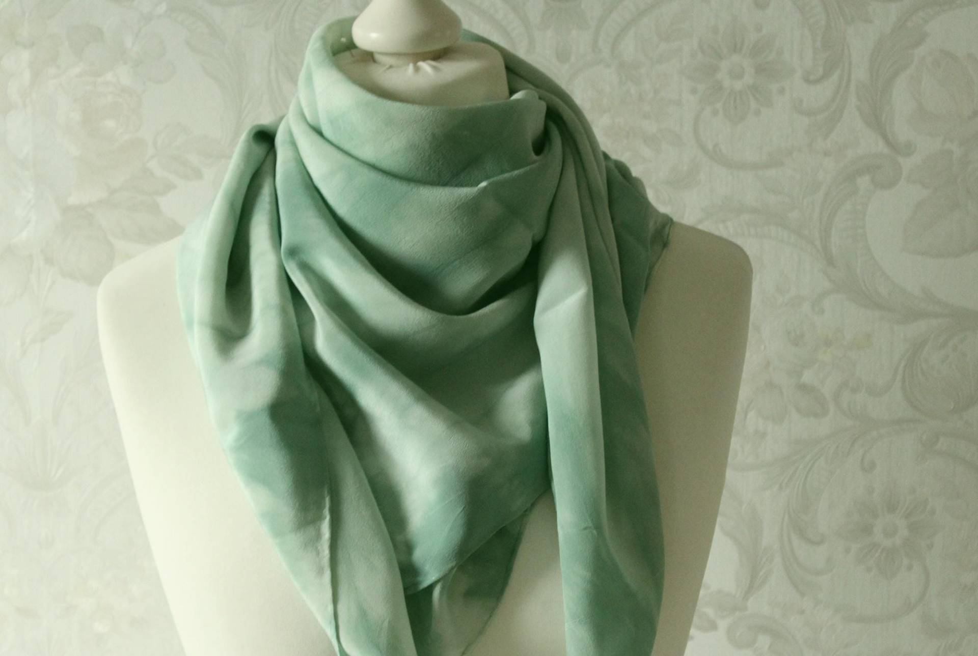 Seidentuch Moos Grün Sinfonie Großes Tuch Aus Seide von BendelartShop