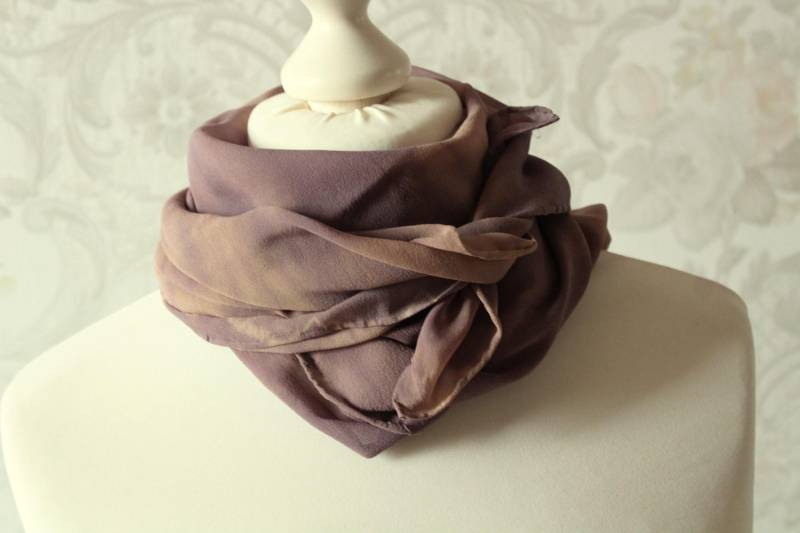 Tuch Seide Aubergine Braun Seidentuch Handarbeit Geschenk Oma von BendelartShop