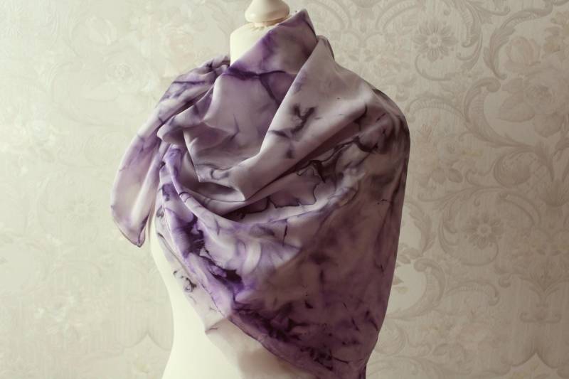 Tuch Seide Farbroulette Grau Lila Großes Seidentuch Halstuch von BendelartShop