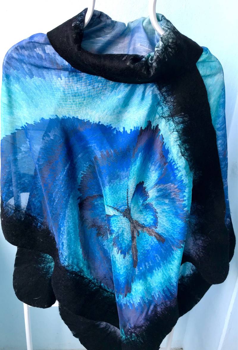 Frauen Nuno Gefilzte Schal, Schmetterling Druck Polyester Satin, Designer Wickeln, Mode Boho Einzigartige Geschenk Für Heiligabend von BendisGalata