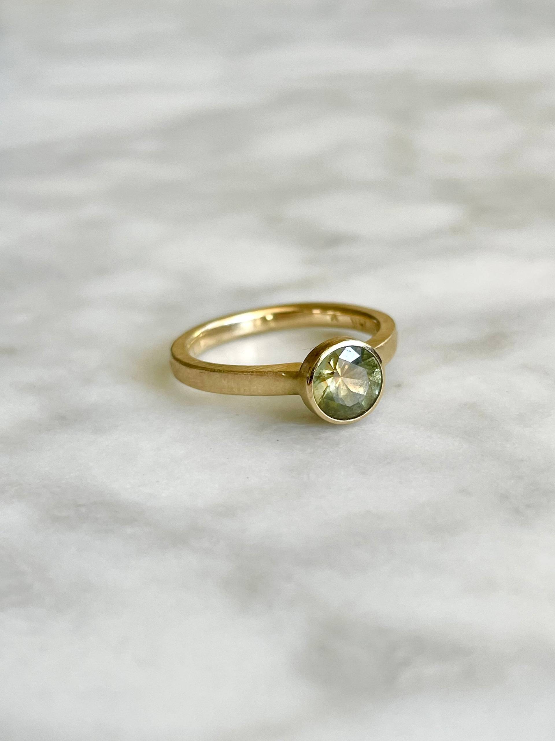 Handgefertigter 14K Gold, .97Ct Bi-Color Montana Saphir Verlobungsring, Größe 6 Handgefertigter 14K Gold, .97Ct Bi-Color Montana Saphir Verlobungsring, Größe 6 von BeneGesseritLitany
