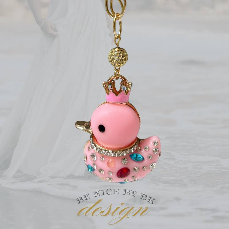 Lange Kette Mit Anhänger Quietscheente Rosa Strass Handgefertigt - Statement Geschenkidee Frauen Sommer Schmuck von BenicebyBK