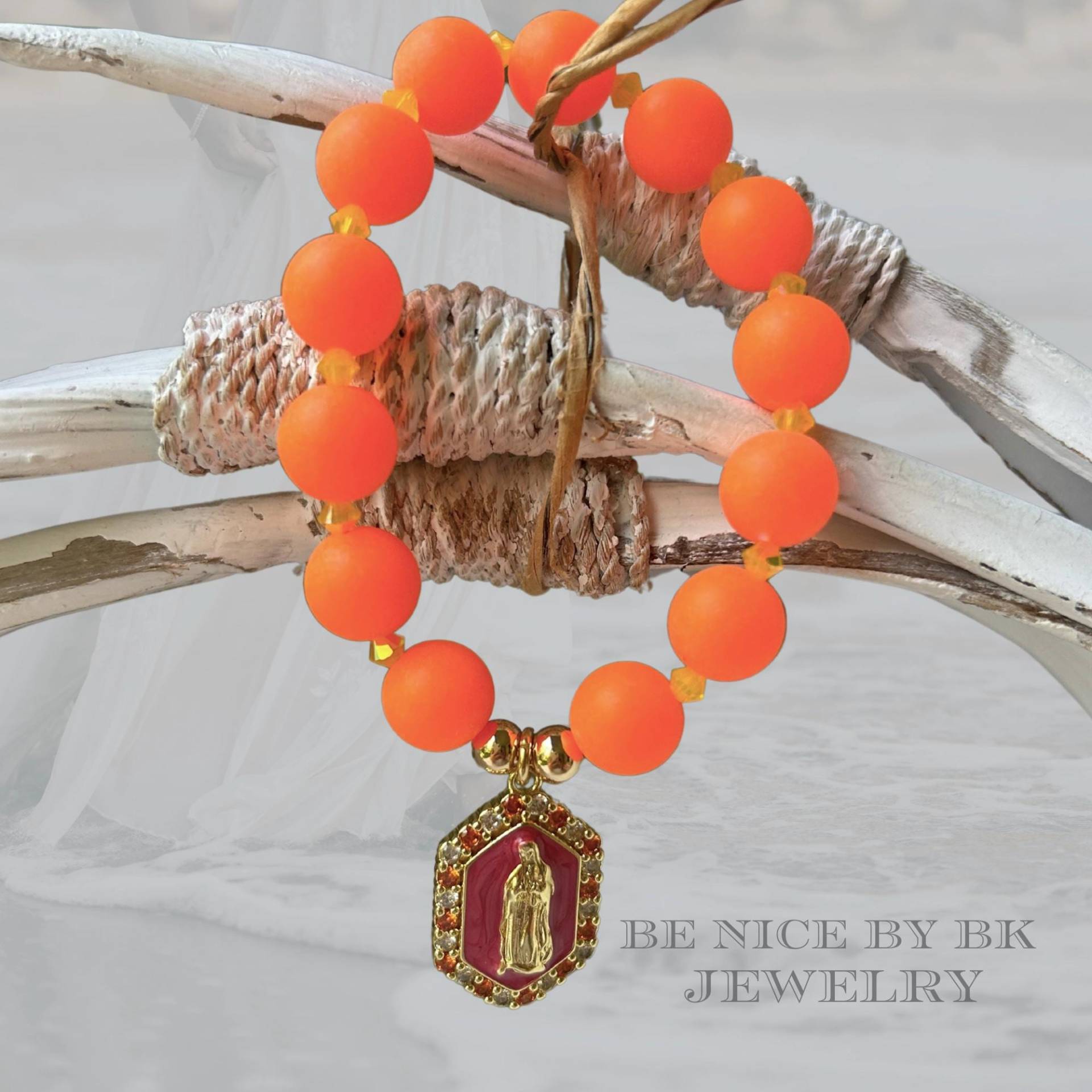 Perlenarmband Damen Mit Virgin Mary Charm Im Boho Style - Armband Orange Anhänger Schmuck Für Die Beste Freundin Perlenarmband Damen Mit Virgin Mary Charm Im Boho Style - Armband Orange Anhänger Schmuck Für Die Beste Freundin von BenicebyBK