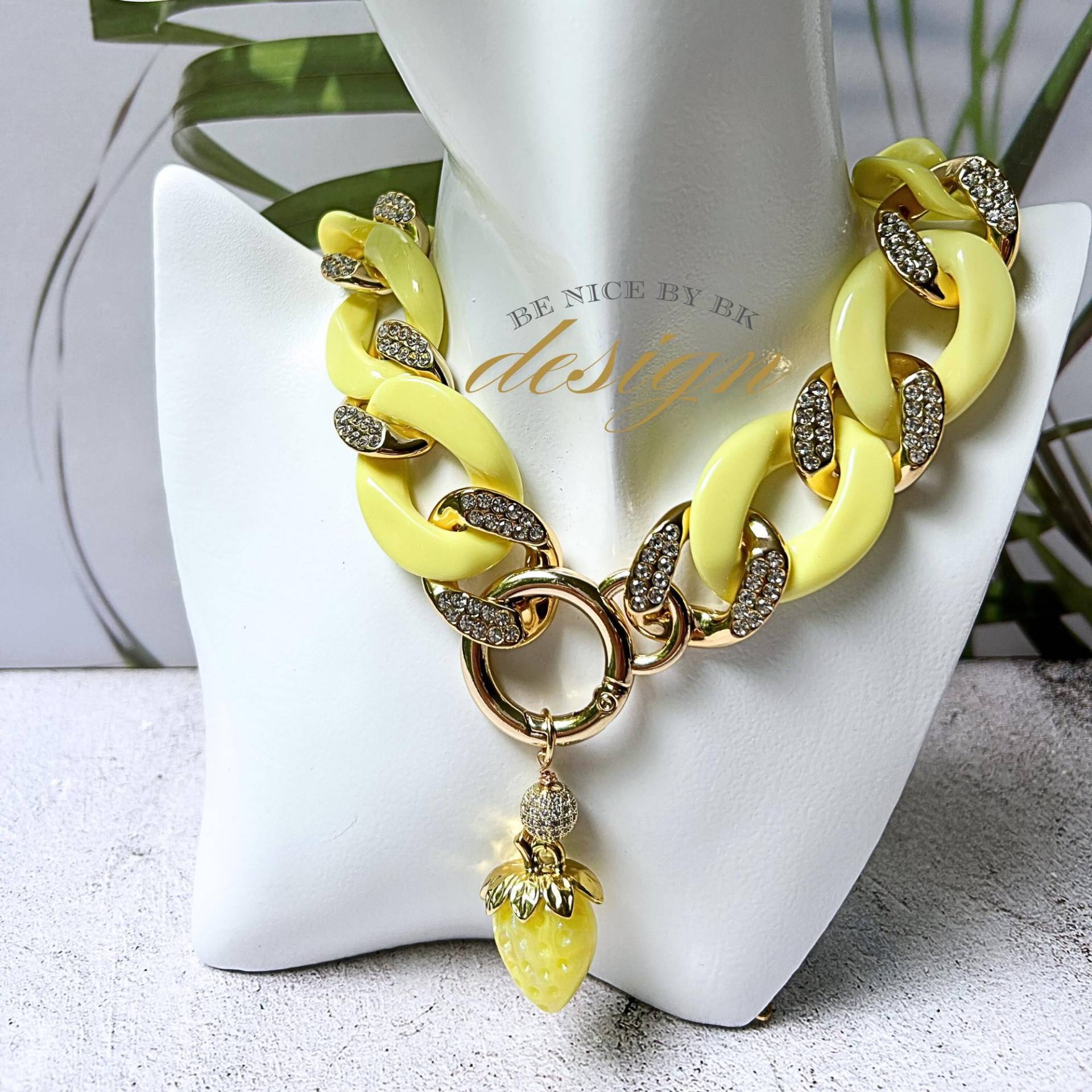 Statement Kette Acryl Im Y2K Style Butter Yellow - Große Gliederkette Damen Modeschmuck Schmuck Geschenke Frauen Statement Kette Acryl Im Y2K Style Butter Yellow - Große Gliederkette Damen Modeschmuck Schmuck Geschenke Frauen von BenicebyBK
