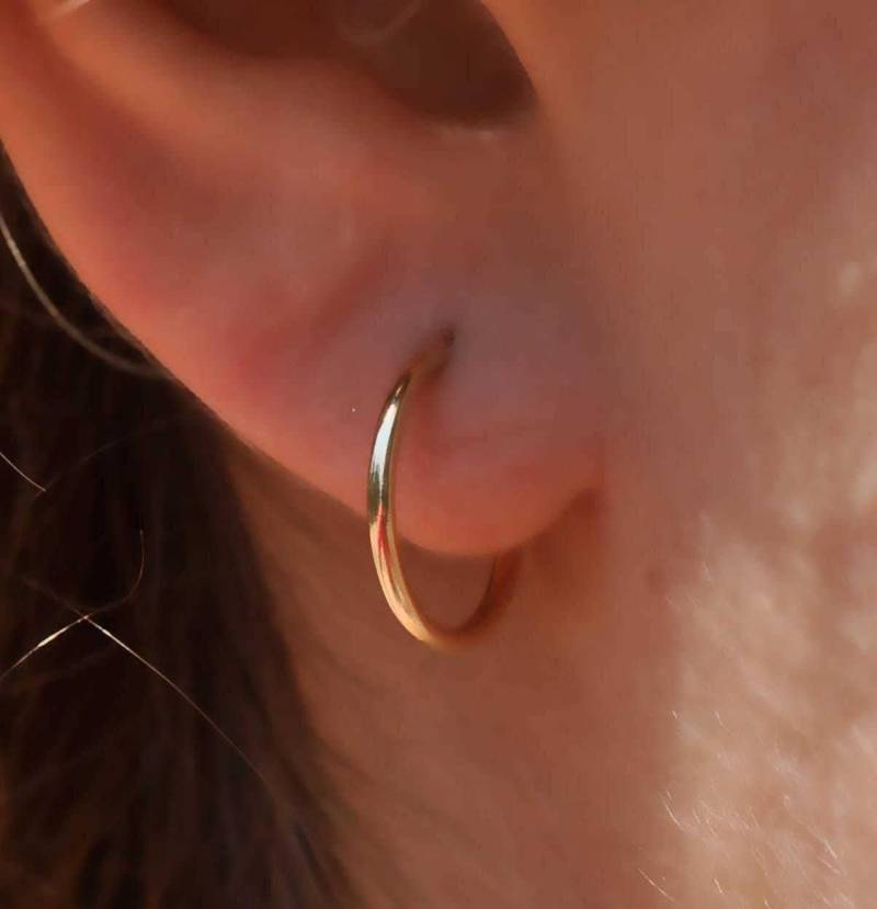 14K Gold Filled Endlosohrring Leichter Unisex-stil von Benittamoko