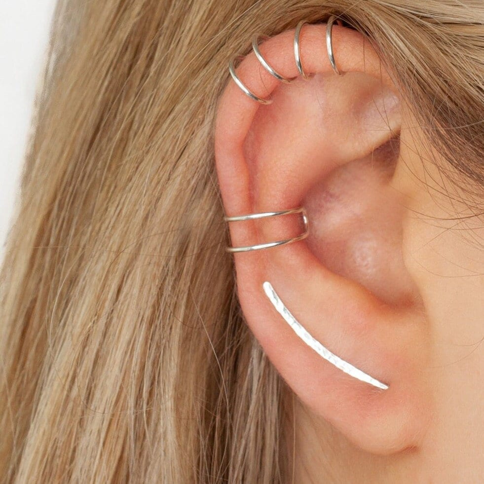 Linie Ohr Kletterer Ohrringe 1 Zoll Lang, Klettern Bar Ohrstecker, Rebe Raupen Ohrringe, Zierliche Ohrstifte von Benittamoko