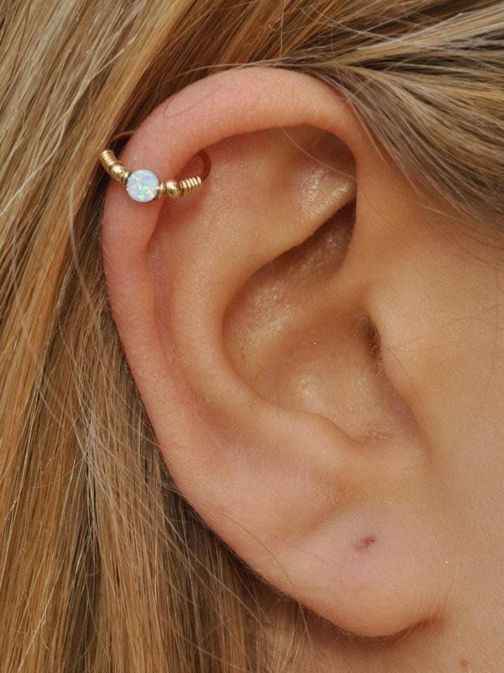 Oberer Knorpelring Mit Weißer Opal Perle, Helix Perlen Ring, Schmuck Für Jeden Tag von Benittamoko