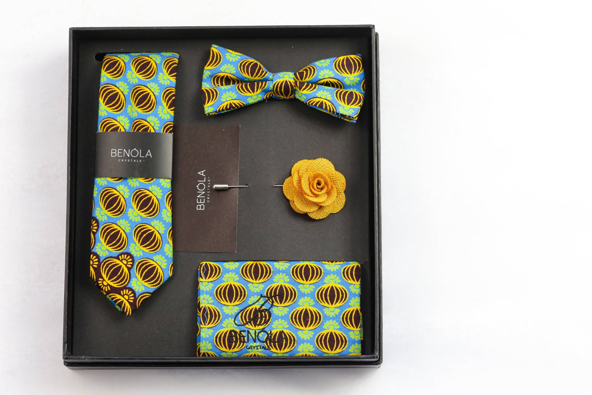 Ankara Krawatten Set/Geschenkbox - Benola Crystale | Krawatte, Fliege, Einstecktuch Und Anstecknadel Mit Eule Ankara Krawatten Set/Geschenkbox - Benola Crystale | Krawatte, Fliege, Einstecktuch Und Anstecknadel Mit Eule von BenolaCrystale