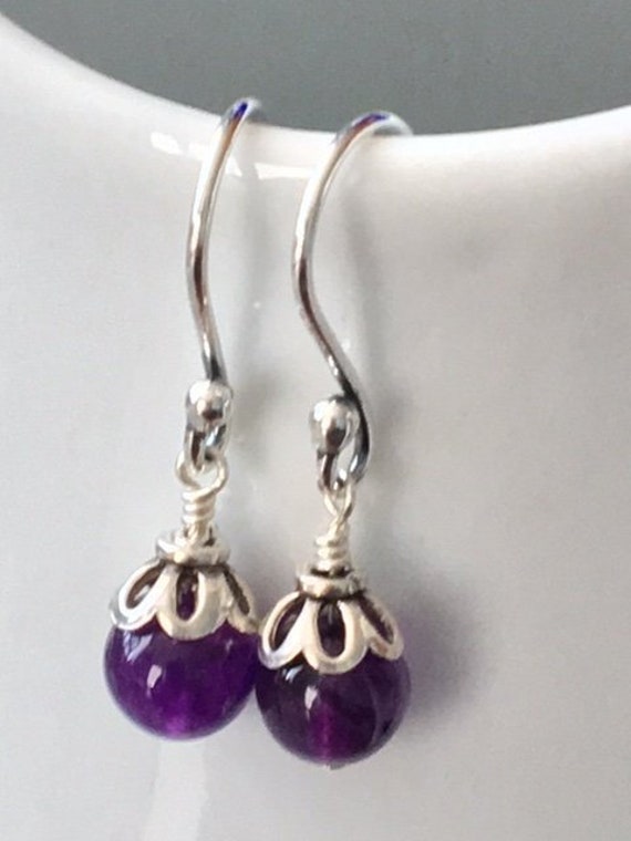 Handgefertigte Amethyst Ohrringe Sterling Silber Blütenkappen Handgefertigte Amethyst Ohrringe Sterling Silber Blütenkappen von BensonHandcrafted