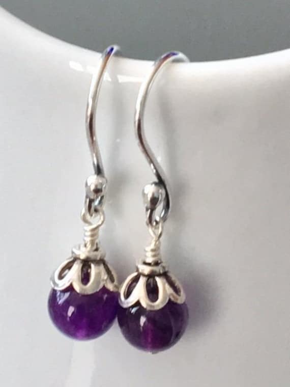Handgefertigte Amethyst Ohrringe Sterling Silber Blütenkappen Handgefertigte Amethyst Ohrringe Sterling Silber Blütenkappen von BensonHandcrafted