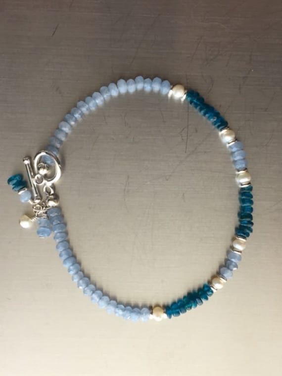 Blaue Jade, Apatit Und Perlenarmband Blaue Jade, Apatit Und Perlenarmband von BensonHandcrafted