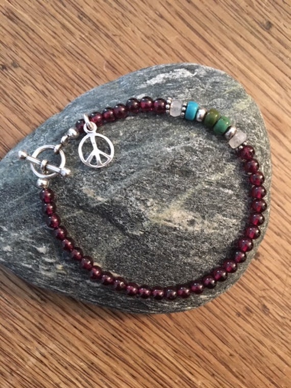 Granat Peace Armband Granat Peace Armband von BensonHandcrafted