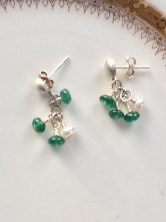 Grüner Granat Und Perle Ohrstecker Grüner Granat Und Perle Ohrstecker von BensonHandcrafted