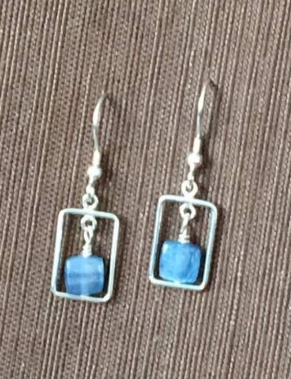 Handgemachte Denim Blau Kyanit Sterling Silber Ohrringe Handgemachte Denim Blau Kyanit Sterling Silber Ohrringe von BensonHandcrafted