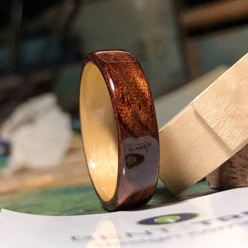 Wasserfall Bubinga Mit Ahorn | Innen Liner #1 von BentreeDesignCo