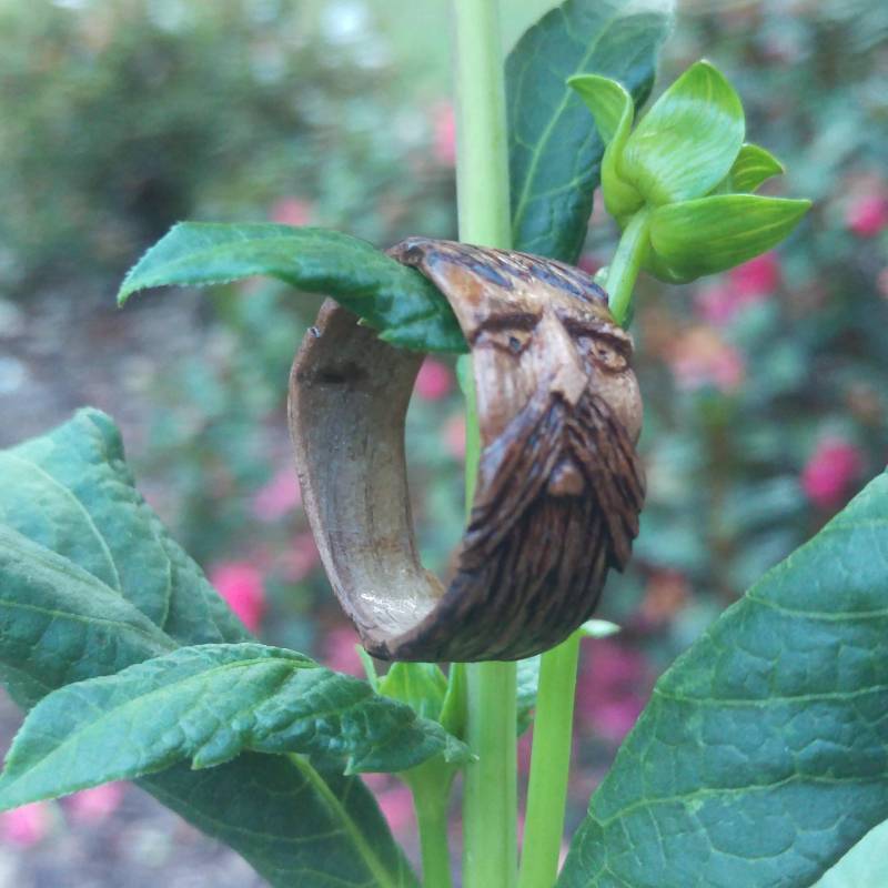 Baum-Geist-Geschnitzten Bugholz-Ring Baum-Geist-Geschnitzten Bugholz-Ring von BentwoodForge