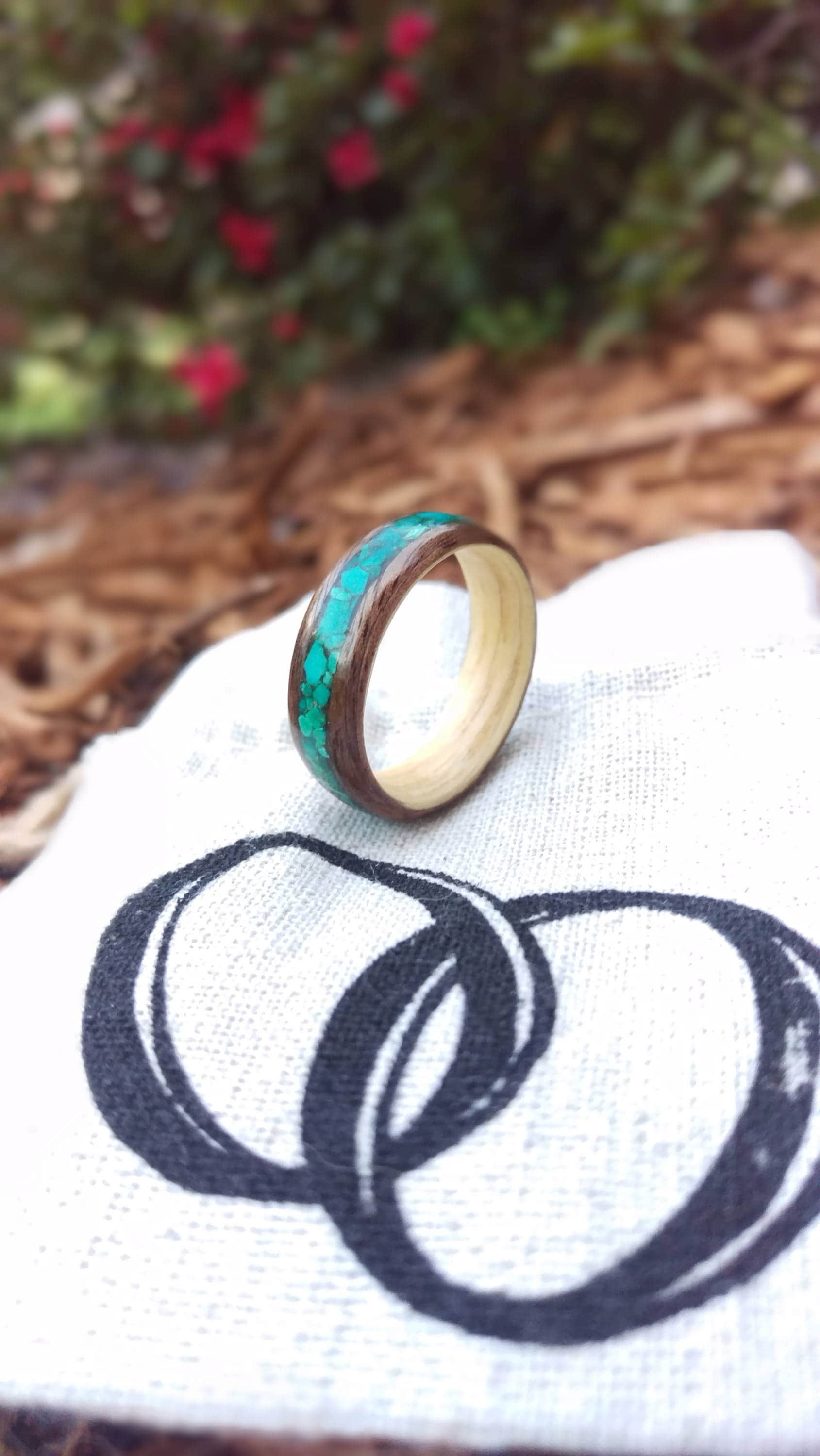 Nussbaum Und Esche Bugholz Ring Mit Türkis Inlay - "Walter Ash" Nussbaum Und Esche Bugholz Ring Mit Türkis Inlay - "Walter Ash" von BentwoodForge