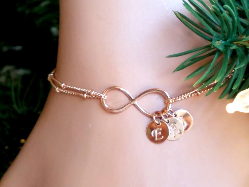 Benutzerdefinierte Infinity Armband Gold Fill Personalisierte Charm Armband von BenyDesign