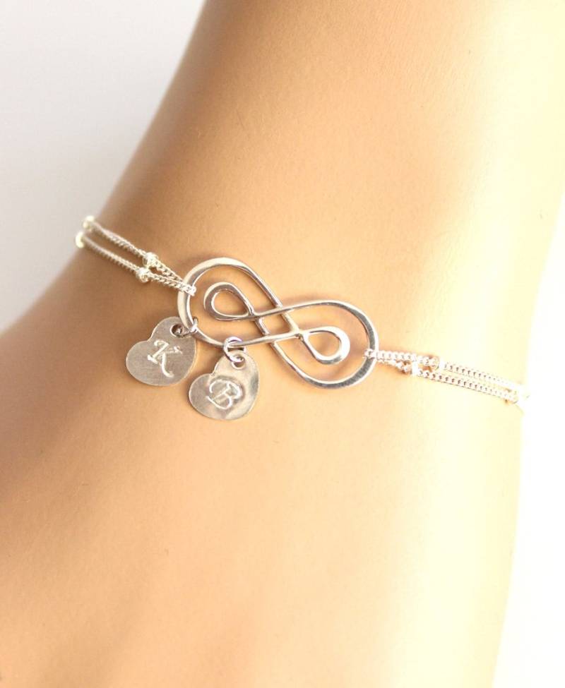 Doppeltes Infinity-Armband Aus Sterlingsilber Personalisierter Initialanhänger von BenyDesign