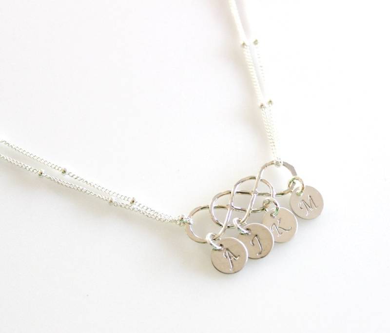 Personalisierte Sterling Silber Doppel Infinity Halskette Initial Charms von BenyDesign