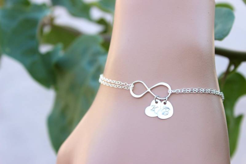 Personalisierte Sterling Silber Infinity Armband Anfang Herz Charm von BenyDesign