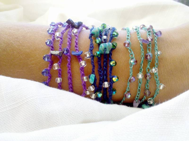 Gehäkelte Perlen Convertible Armband/Halskette von Benyamina