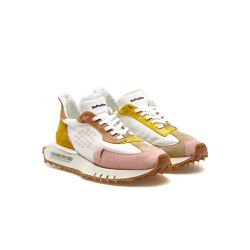 Space Race - Ikonische Rosa Sneakers Für Damen von Bepositive