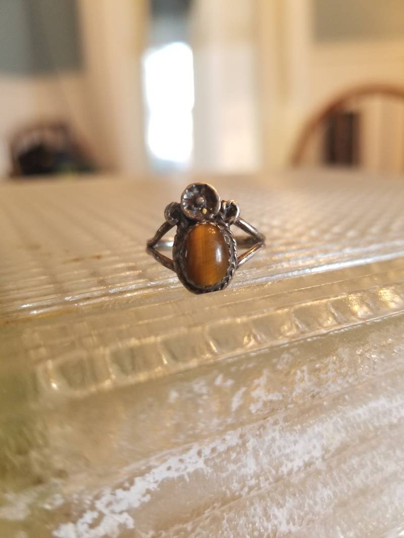 Kostenloser Versand Zierliche Tigerauge Blumen Ring Vintage Silber Größe 5 von BergamotButterfly